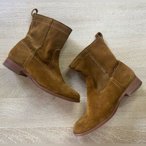 Frye Cara Suede Leather Sole Short Ankle Western Pull On Boots Wheat Brown 8.5